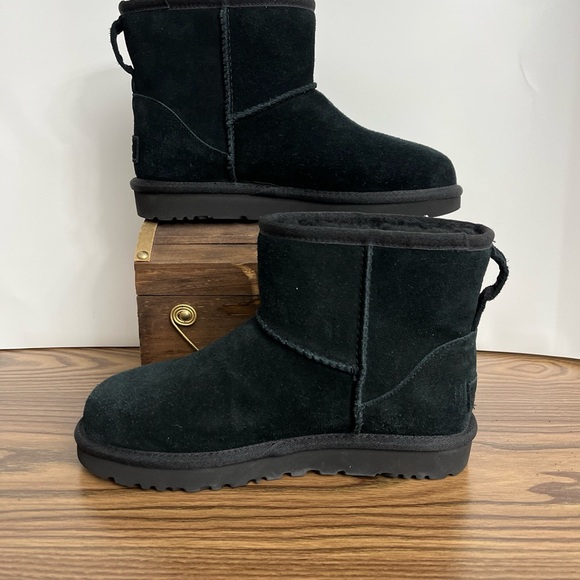 Ugg Mini Classic Logo Boot Black Suede Women’s Size 5 Comfy Boots - Picture 5 of 13